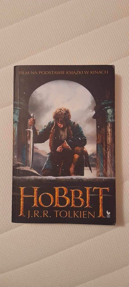 Hobbit - J.R.R. Tolkien