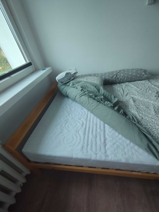 Łóżko drewniane 140x200 z bardzo wygodnym materacem!