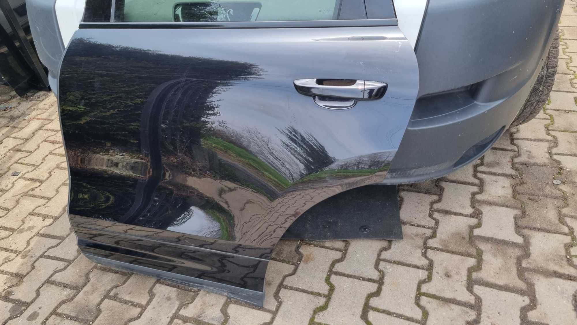 Drzwi lewy tył Porsche cayenne 7p czarny metalic LC9X