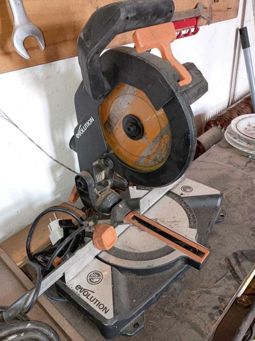 Piła Ukośnica Evolution R210CMS 210mm 1200 W