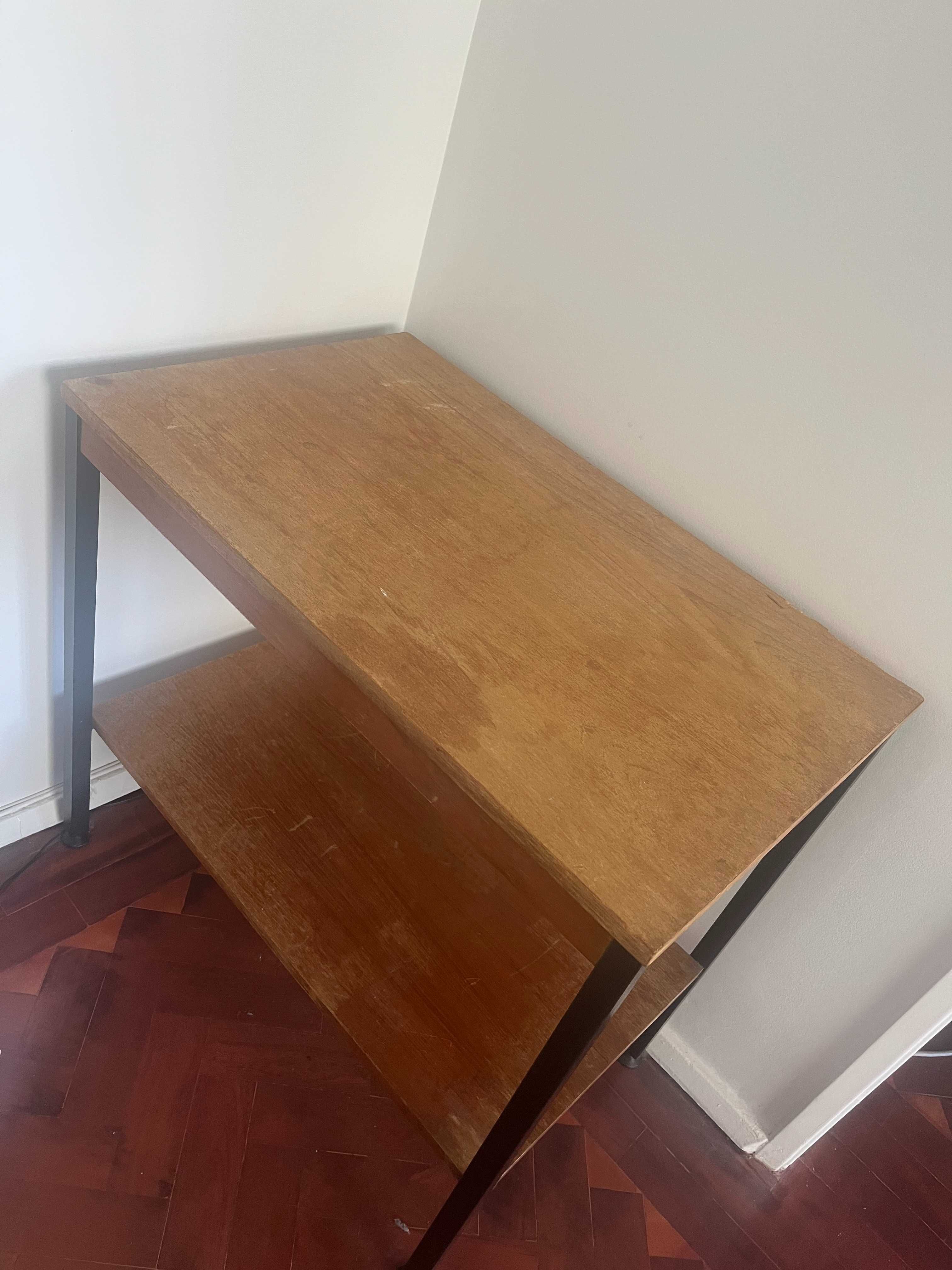 Consola em madeira e metal