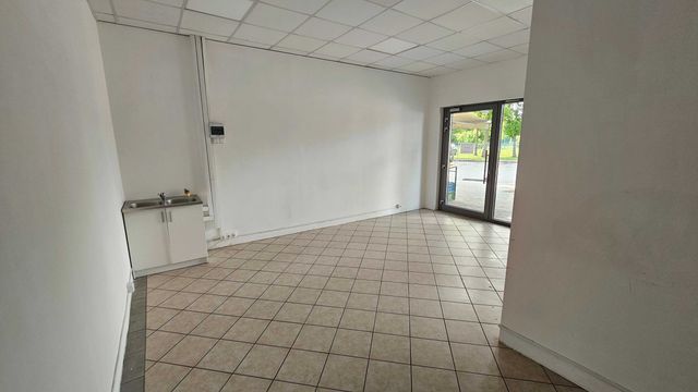 Lokal handlowy, usługowy 25,70m2 - CH JANTAR Wejherowo