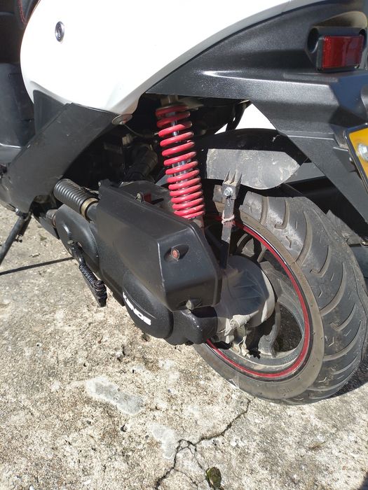 Scooter a gasolina motor quatro tenpos