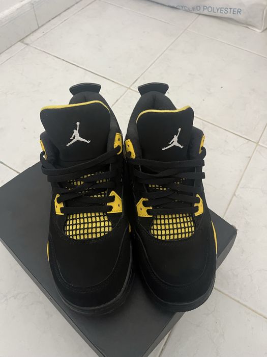 Jordan 4 retro n°35 preto e amarelo, usados uma unica vez