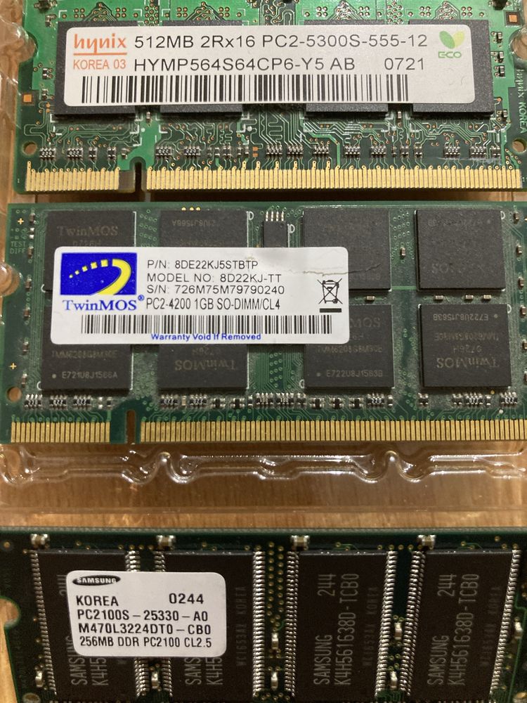 4GB DDR3 + Memórias diversas portátil