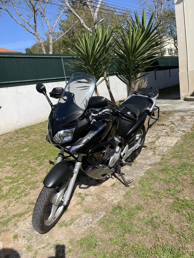 Varadero 125. Moto em muito bom estado. Muitos extras.  Valor fixo!