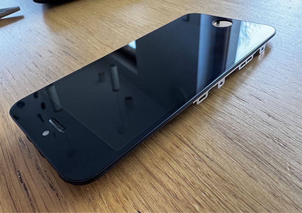 Ekran iphone 5s uszkodzony