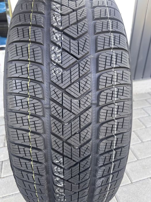 Nowe felgi aluminiowe Audi Q6 z oponami zimowymi – 19”