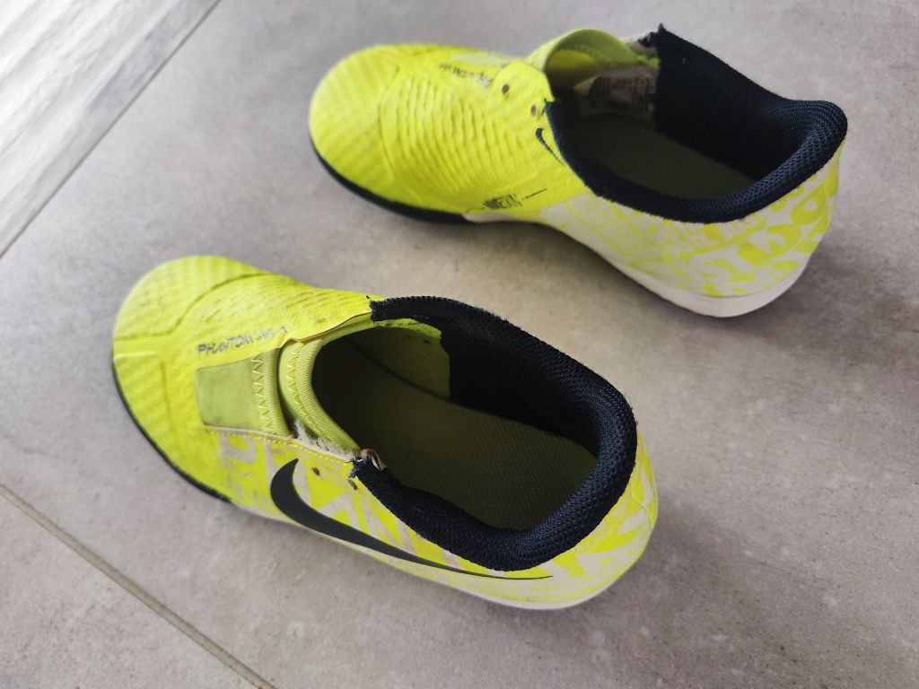 Buty piłkarskie halówki Nike