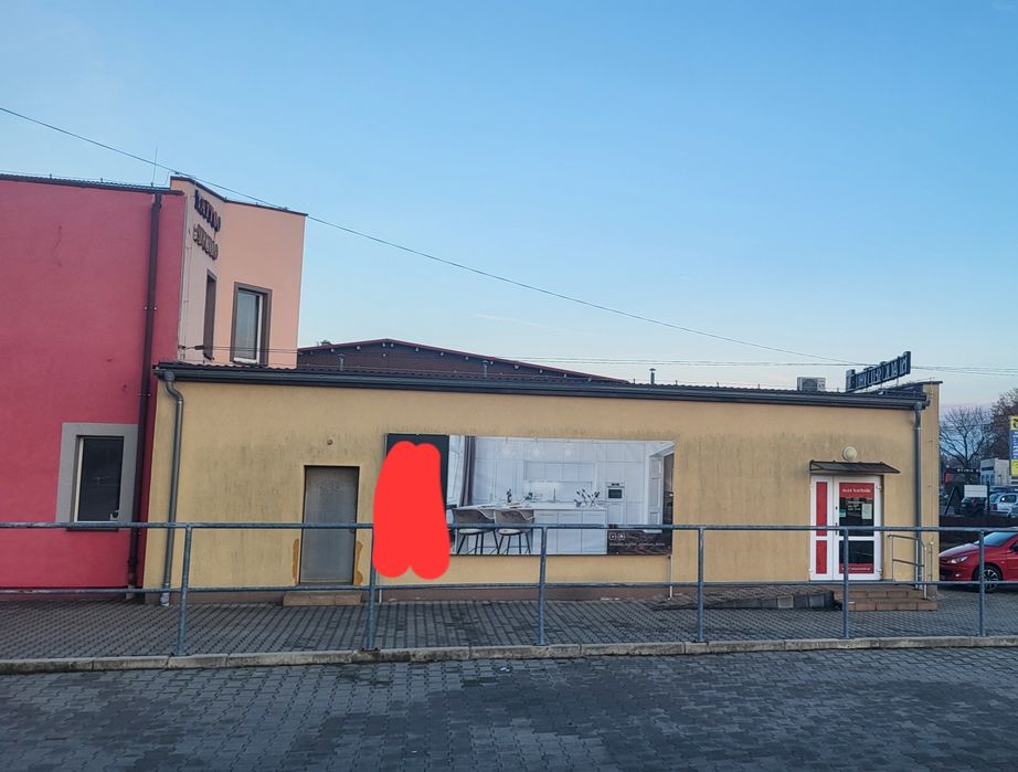 Wynajmę lokale handlowo usług. Pomieszczenia biurowe , halę magaz.