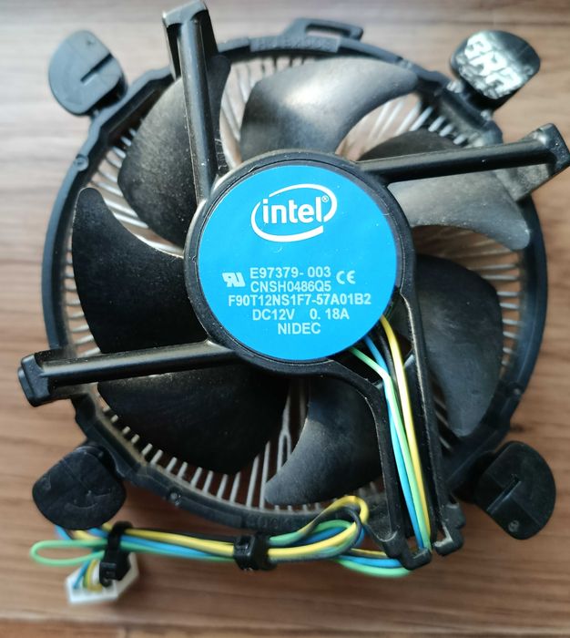 Боксовий кулер E97379-003