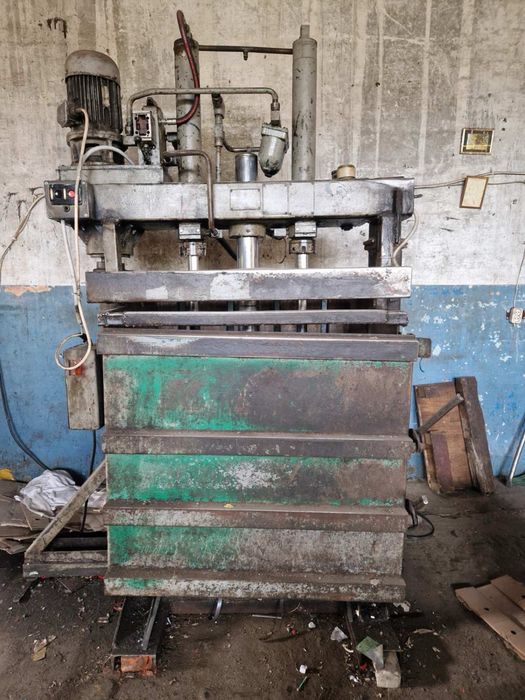 Продам пресса для макулатуры. Personer