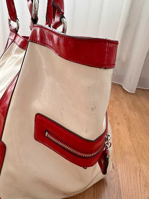 Piękna i elegancka torebka GUESS