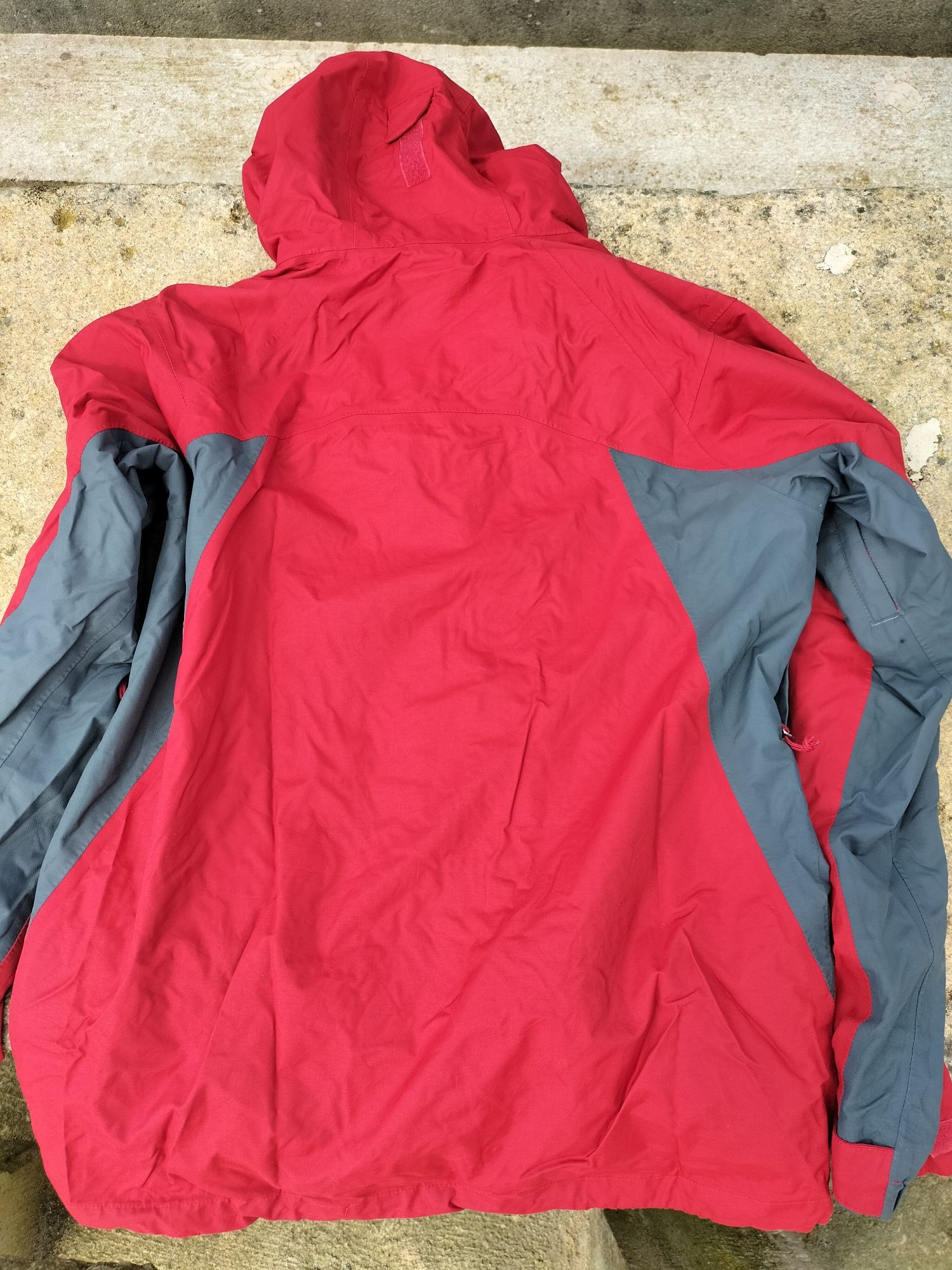 Casaco desportivo marca Columbia