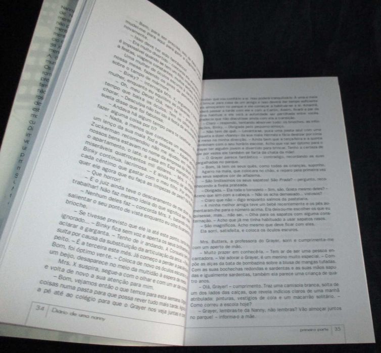 Livro Diário de Uma Nanny Emma McLaughlin e Nicola Kraus