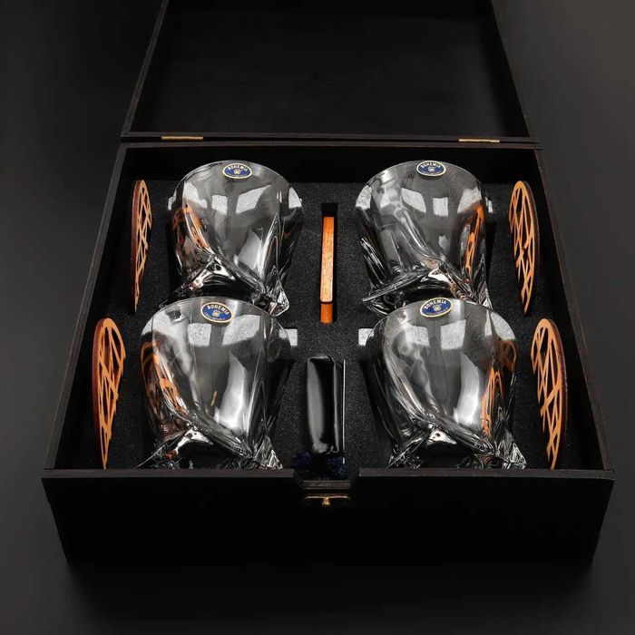 Подарунковий набір для віскі на 4 склянки Bohemia Quadro 340 мл