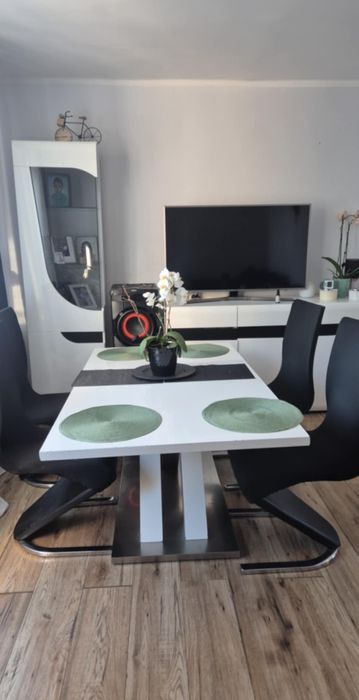 Komoda biały do salonu lub pokoju - bardzo dobry stan