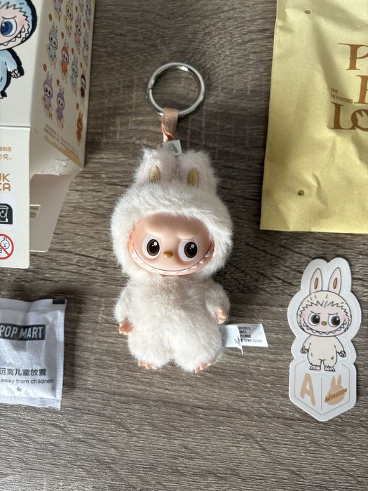 Оригінал Labubu - Pin for love брелок лабубу Pop Mart