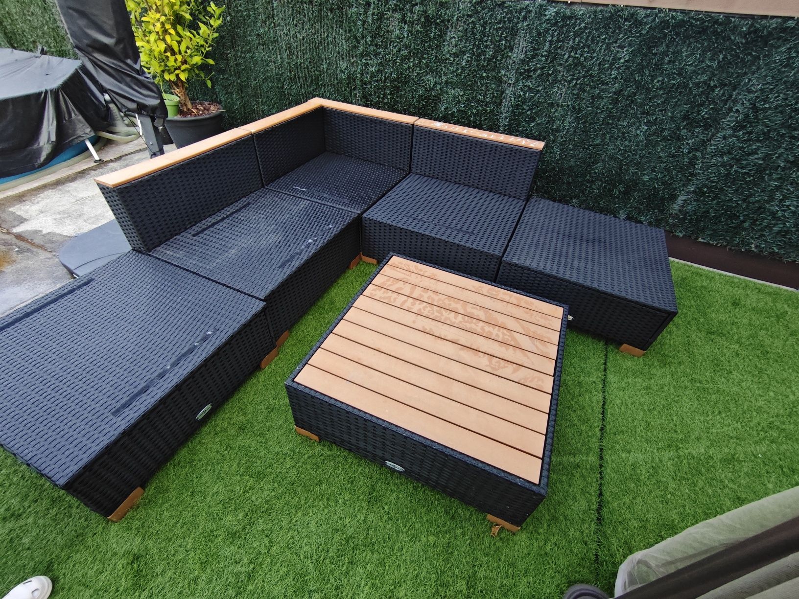 Como novo - Conjunto de sofás de exterior de 5 lugares + 1 mesa em plá