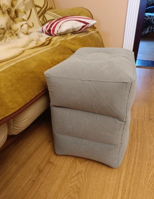 Дорожня надувна подушка для дітей під ноги