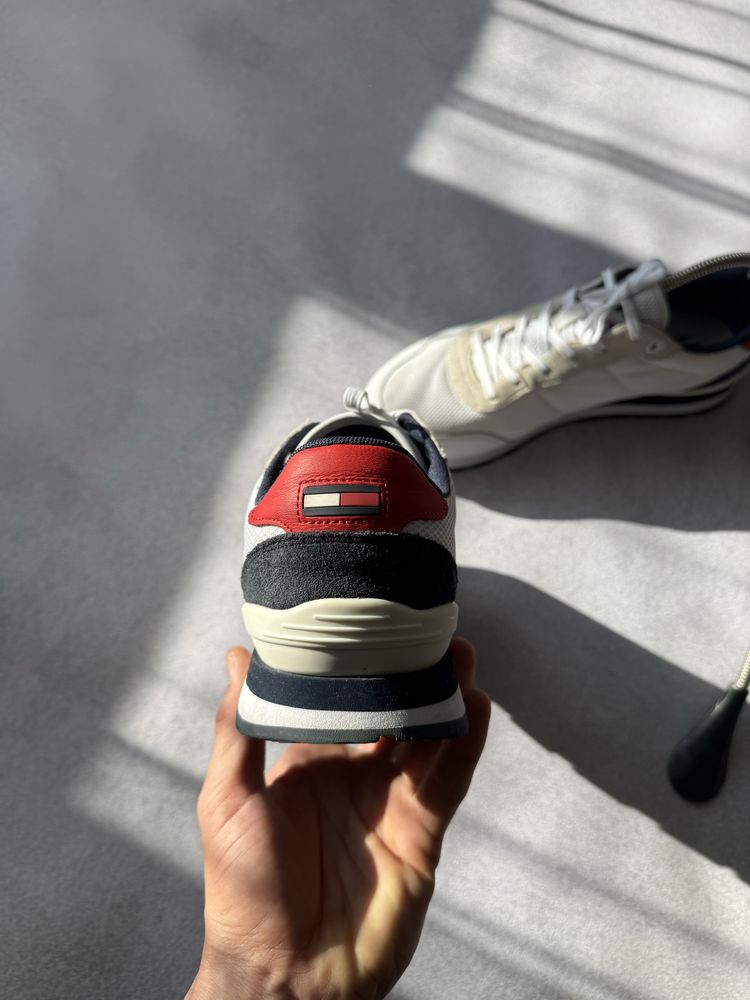 Кросівки Tommy Hilfiger Кеди взуття чоловіче 44  білі велике лого
