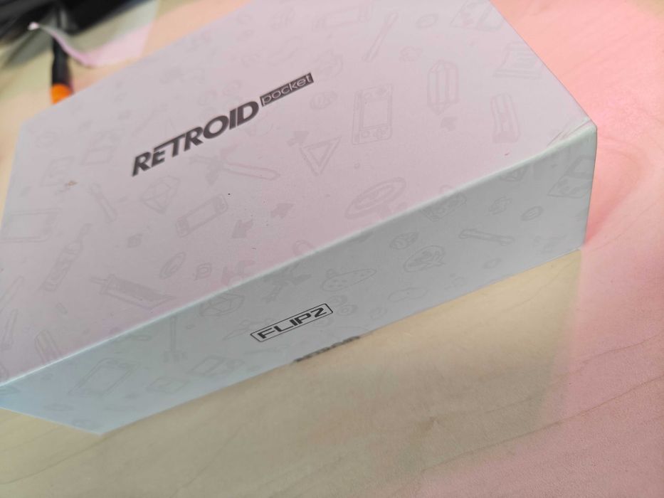 Retroid Pocket Flip 2 — повністю справний, з новим екраном