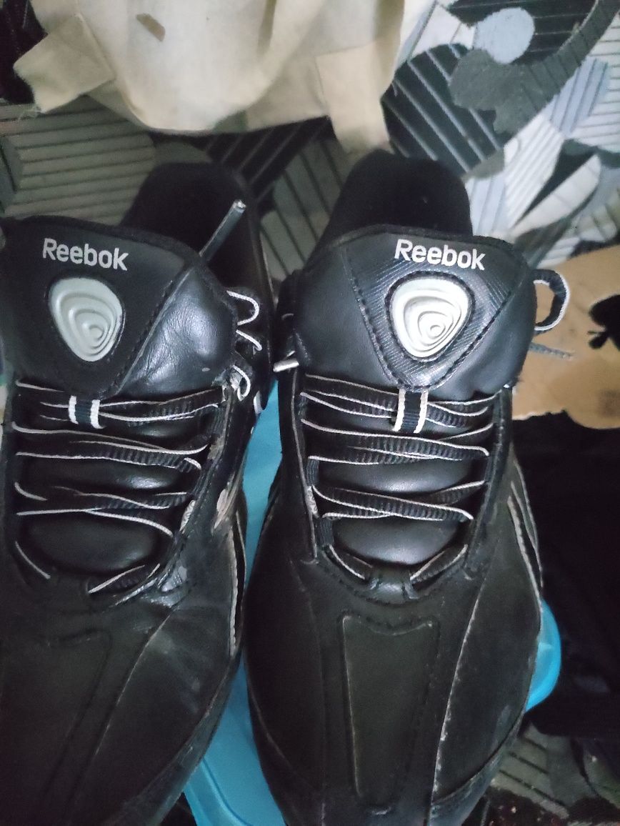 Buty męskie Reebok które mają specjalne wkładki które masują stopy