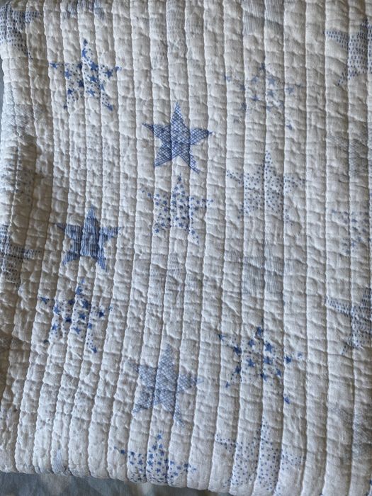 Colcha estrelas para berço da Zara Home