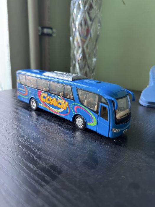 Іграшки Kinsmart