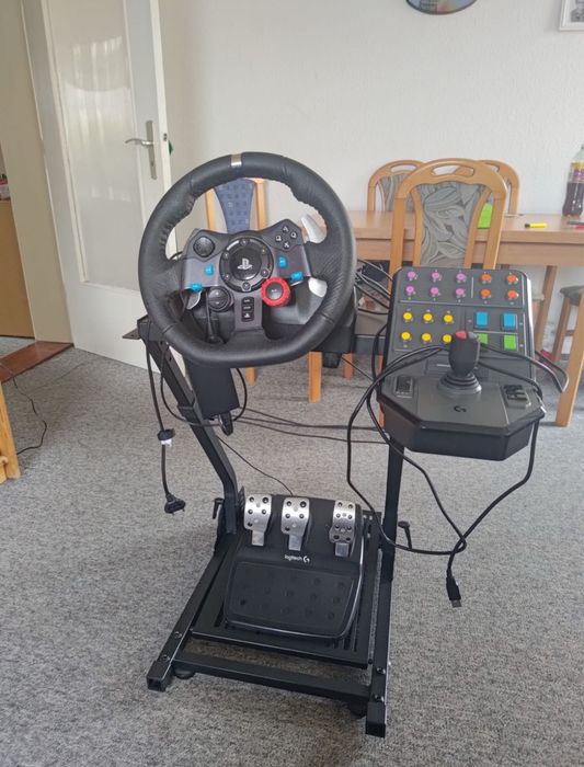 Stojak do kierownicy i pedalow Logitech G29 GT Apex w stanie bdb