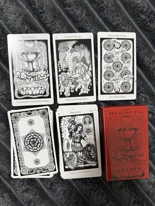 Карты таро в ассортименте