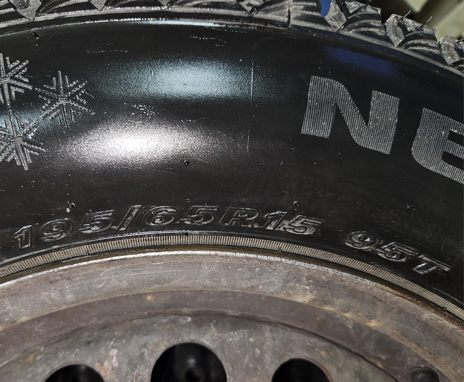 Шини зимові Nexen 195/65 R15 комплект