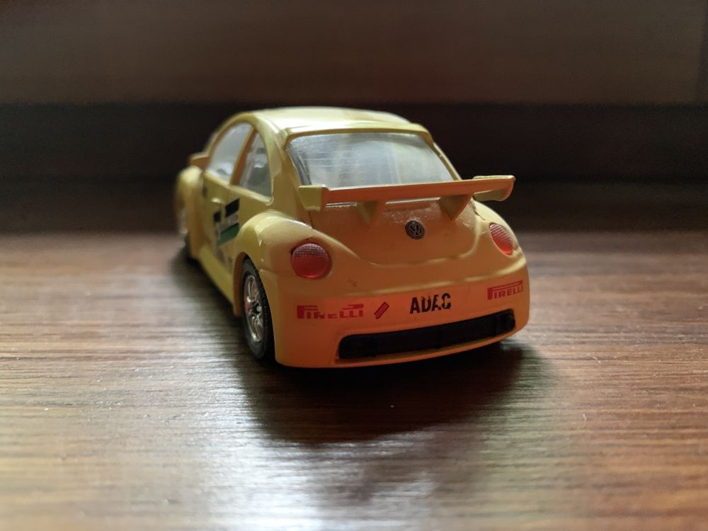 Volkswagen New Beetle Cup Model Burago 1:43