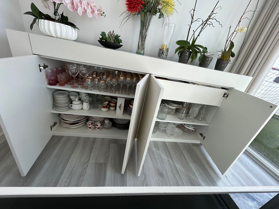 Mesa + 6 cadeiras + aparador