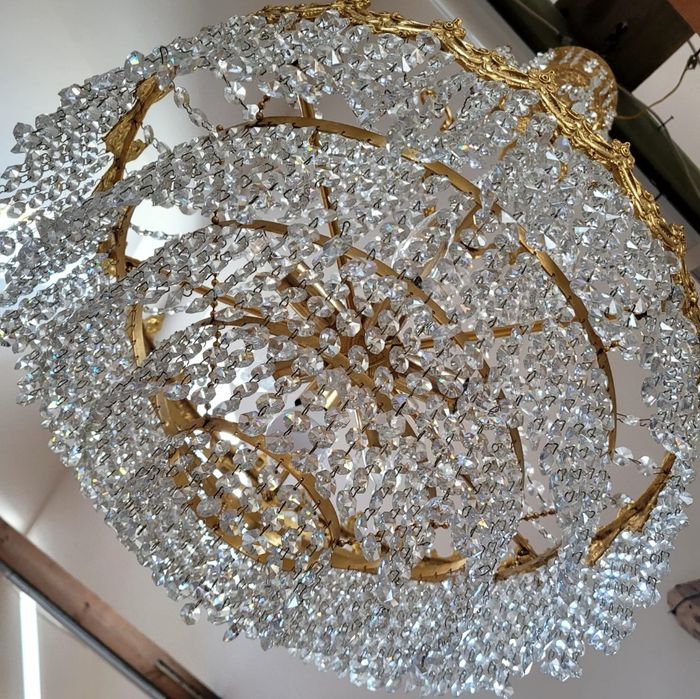 Kryształowy żyrandol z mosiądzu – pałacowy