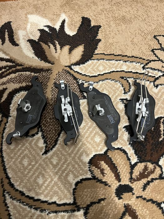 Опель Гальмівні колодки HART (передні) — нові