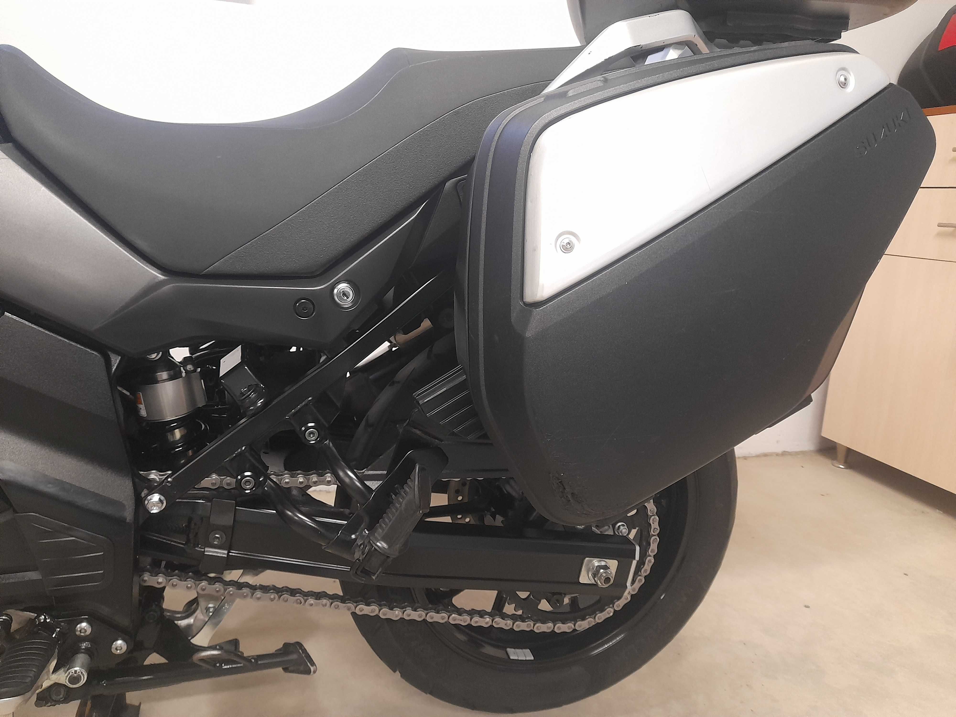 Suzuki DL 650 V-strom ABS, kufry, w bardzo ładnym stanie, serwisowany