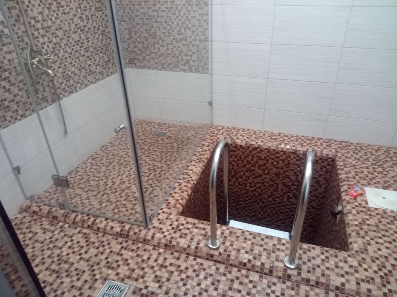 Продаётся газ дом. Центр. Отличный рем. Хаммам. Можно по сертификату.