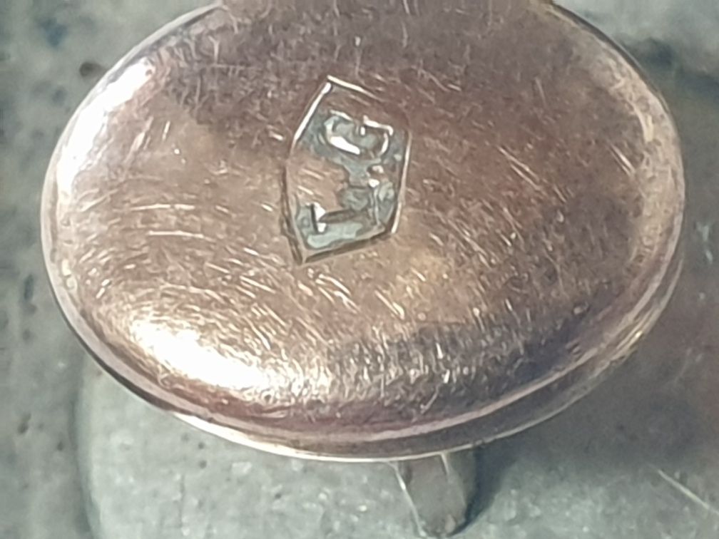 Par de antigos botões de punho com monogramas em prata dourada