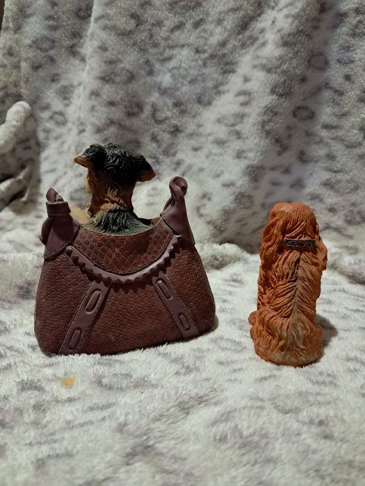 Статуэтки собачек и другие.