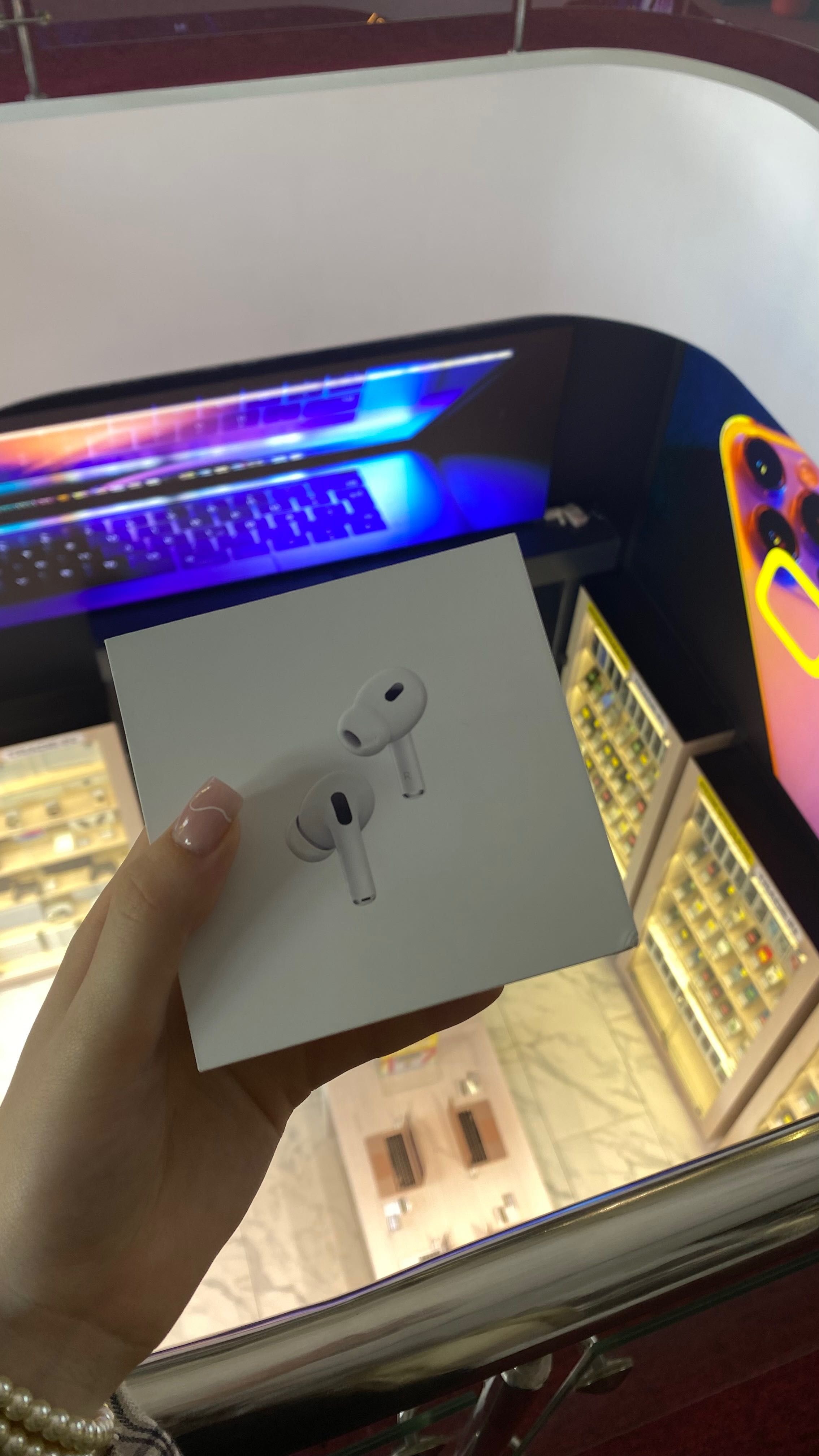 AirPods Pro 2 оригінальні, куплені 3 місяці тому в Яблука