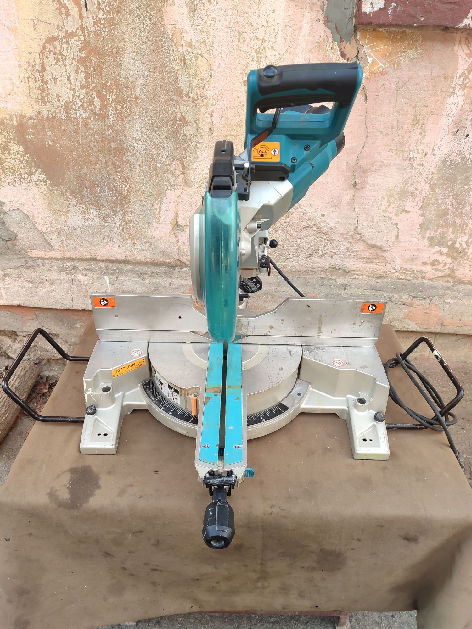 Торцовочная пила                             Makita  LS 1016.