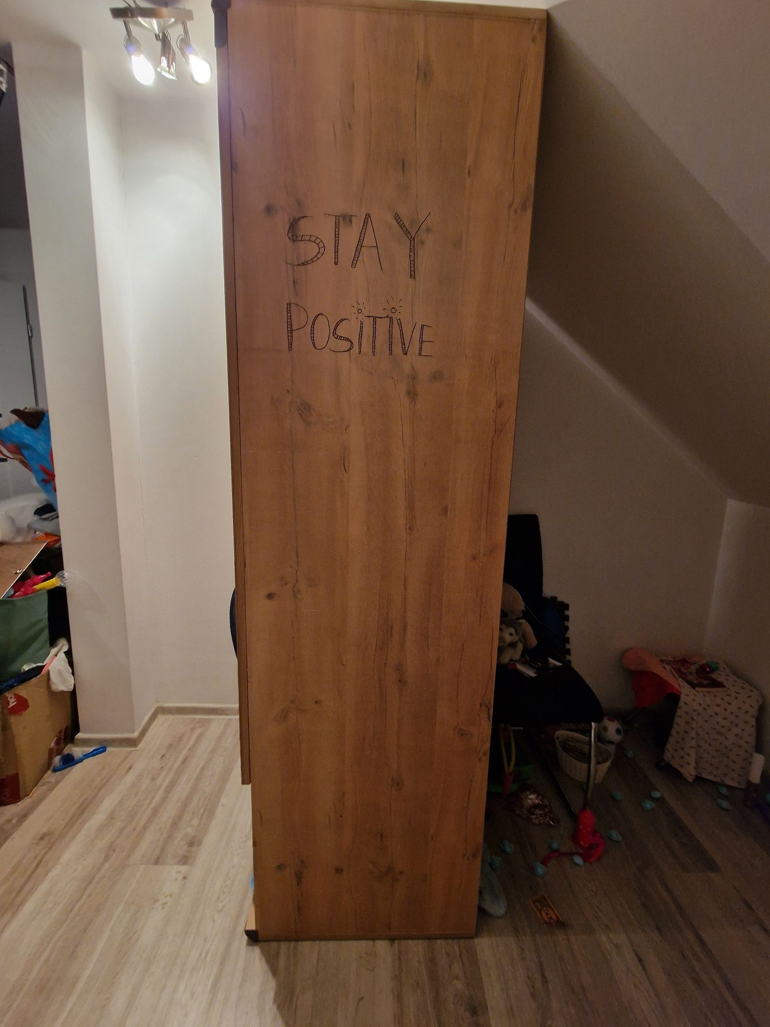 Szafa na ubrania wiszące