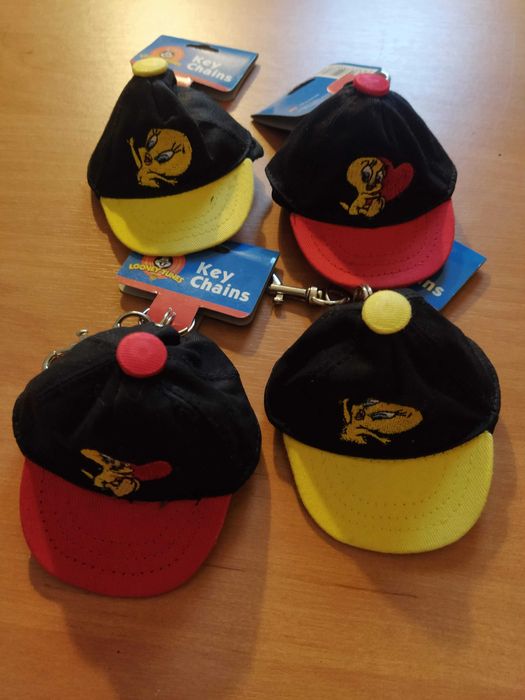 brelok z karabińczykiem czapka z daszkiem Tweety