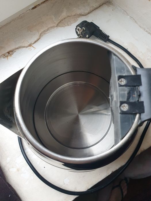 Електрочайник б/у робочий