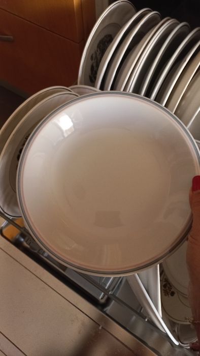 Pratos e tijwlas 40 pratos descazados, de sopa, ladeiris, sobremesa