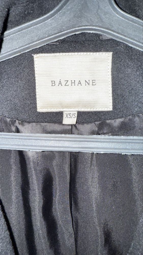 Пальто чорне Bazhane