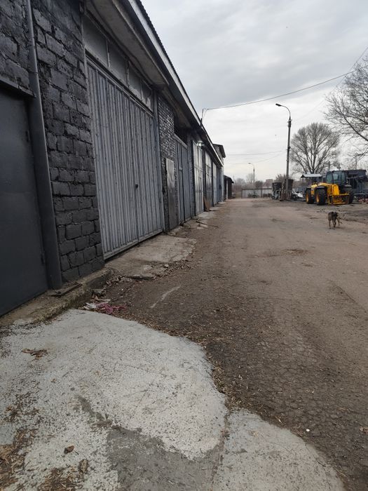 Продам приміщення 1000м2, територія 85 сот