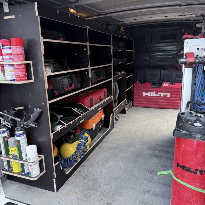 Автомобільні стелажі.