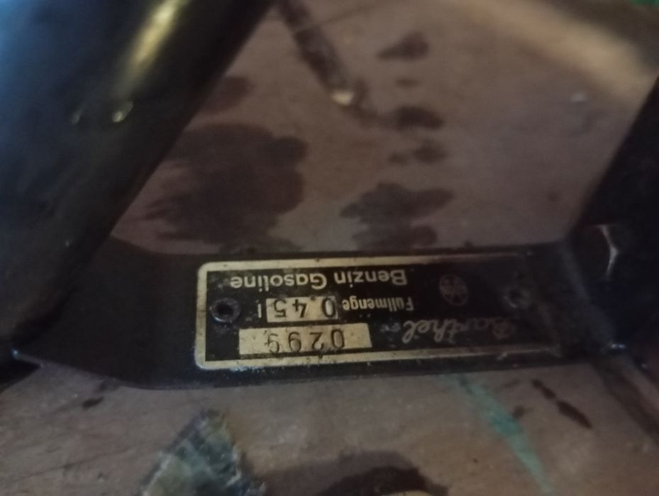 Máquinas a petróleo e gasolina antigas a trabalhar